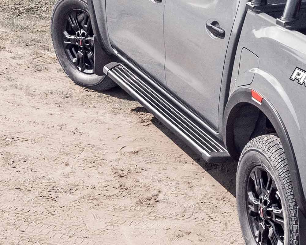 Nova Nissan Frontier: Estribos com acabamento em preto